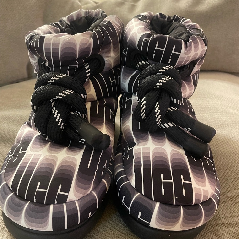 UGG Classic Maxi Wavelength puffer winter boots